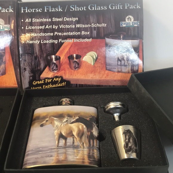 2 flask/shot glass sets new in original boxes - Picture 3 of 8